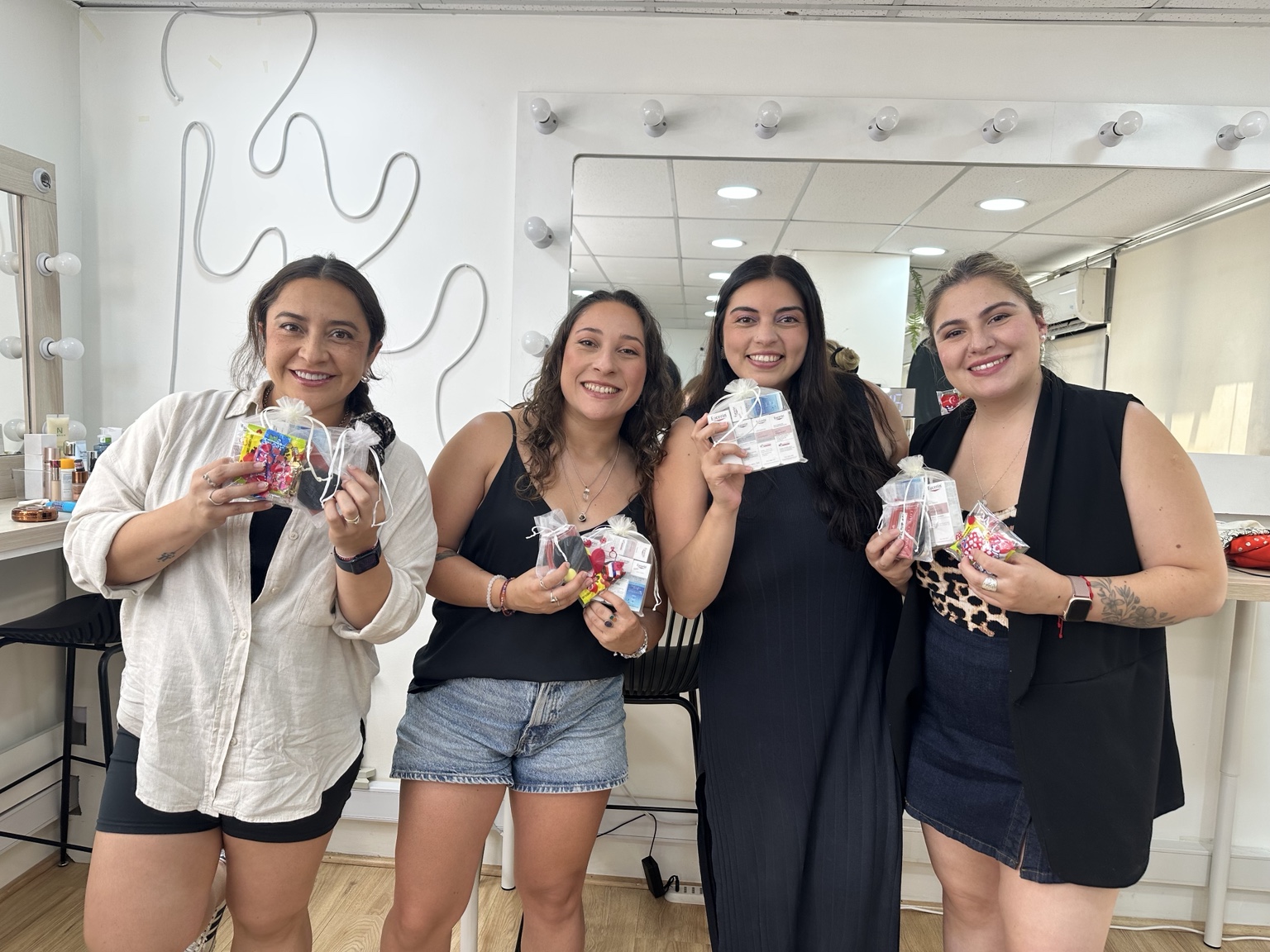 Participantes de taller en The Beauty Room